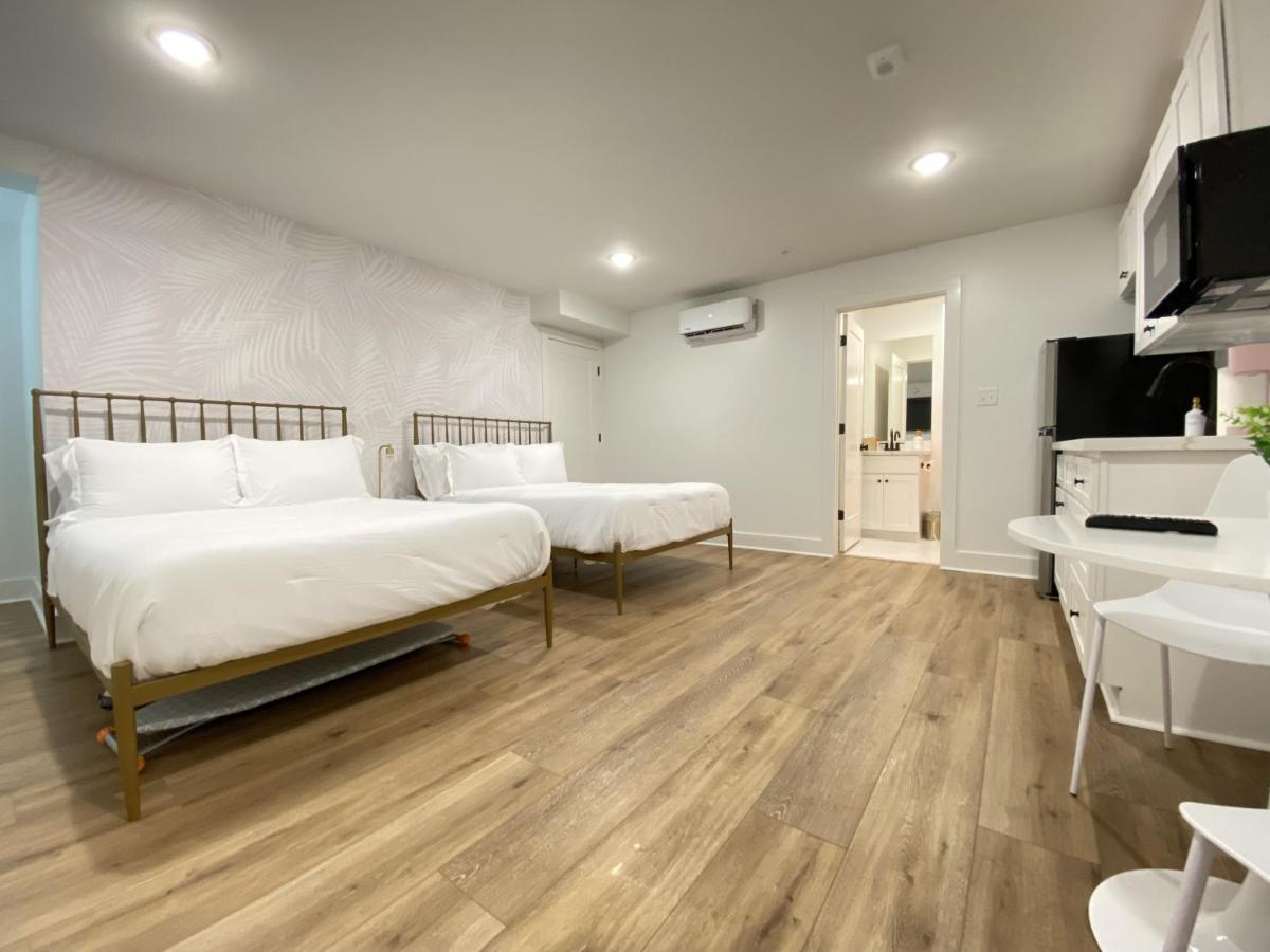 Tropical Springs Studio Apartment Two Queen Beds Galveston Extérieur photo