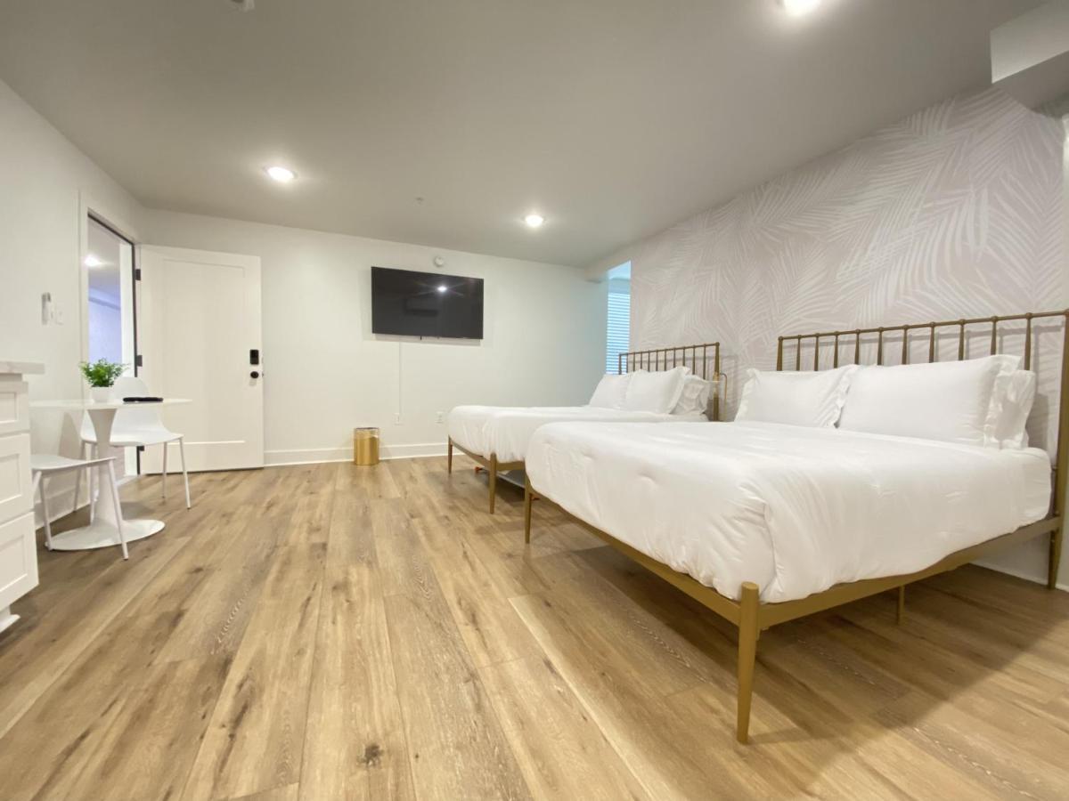 Tropical Springs Studio Apartment Two Queen Beds Galveston Extérieur photo