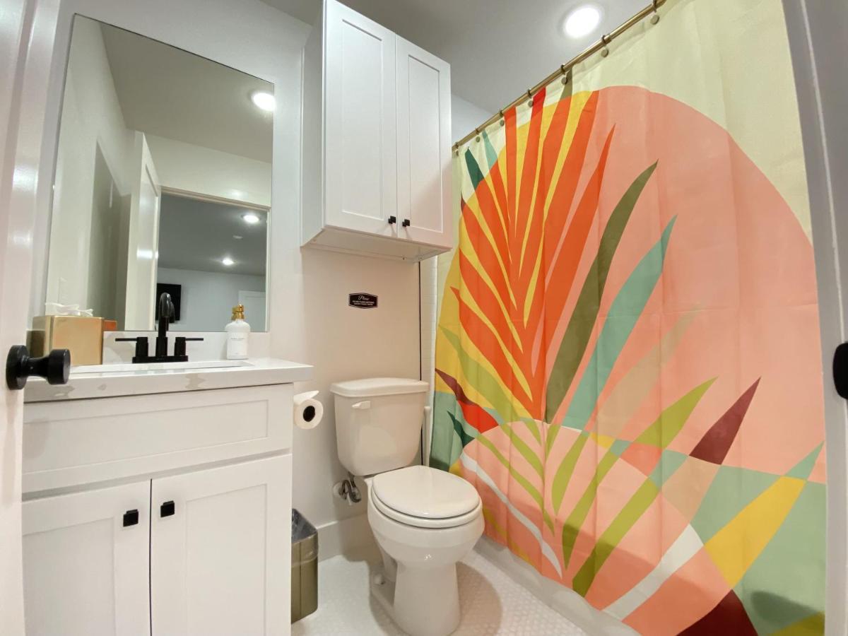 Tropical Springs Studio Apartment Two Queen Beds Galveston Extérieur photo
