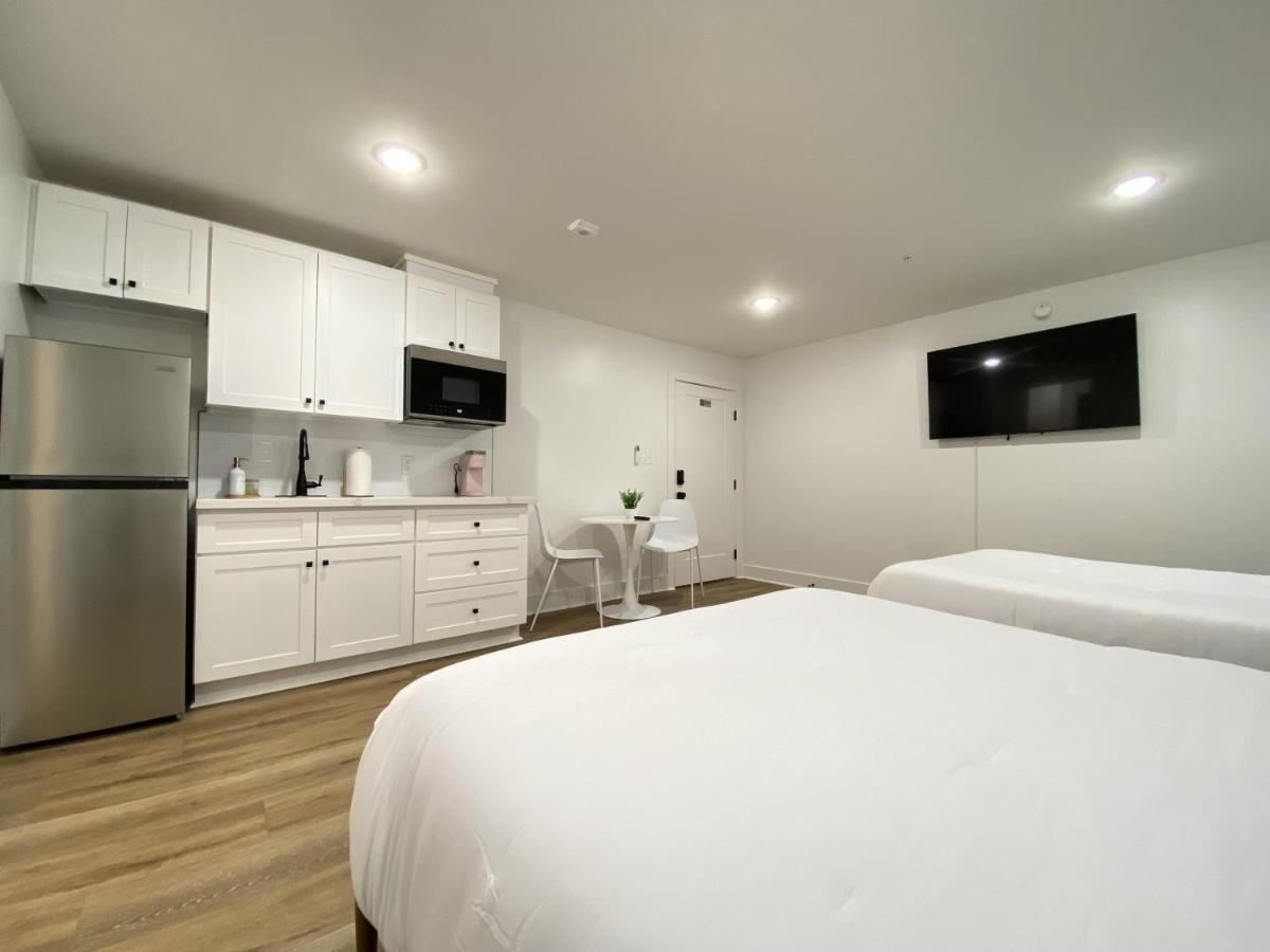 Tropical Springs Studio Apartment Two Queen Beds Galveston Extérieur photo