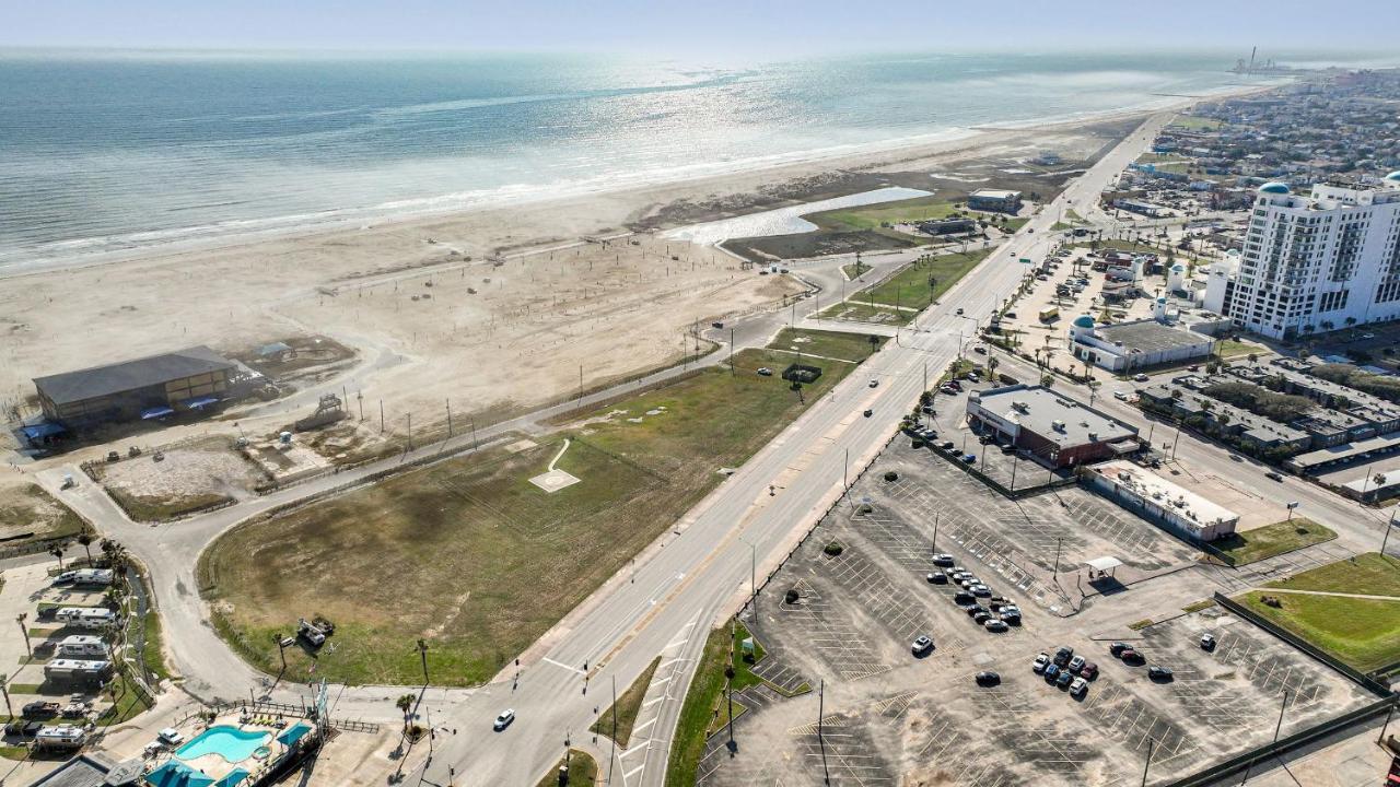 Tropical Springs Studio Apartment Two Queen Beds Galveston Extérieur photo